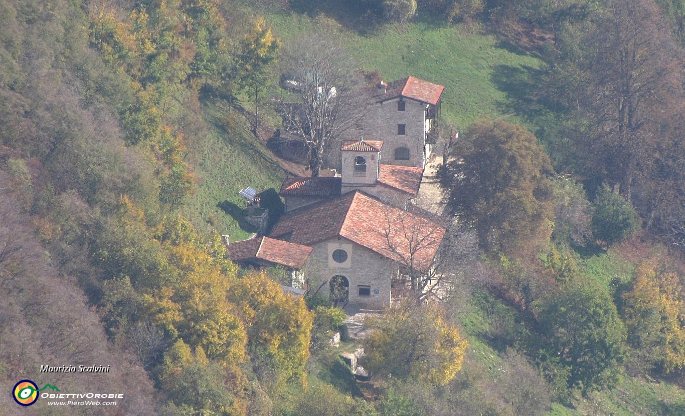 38 Un sguardo dall'alto a Santa Maria di Misma....JPG